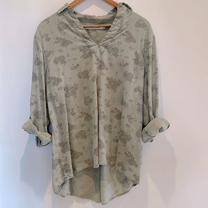 Standard Grace Floral V-Neck Long/Short Sleeve Top. Size S. Colour Olive.